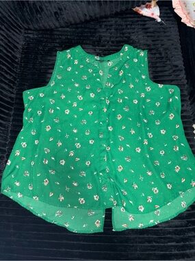 Zac & Rachel Green Floral Sleeveless Button-Up Top
